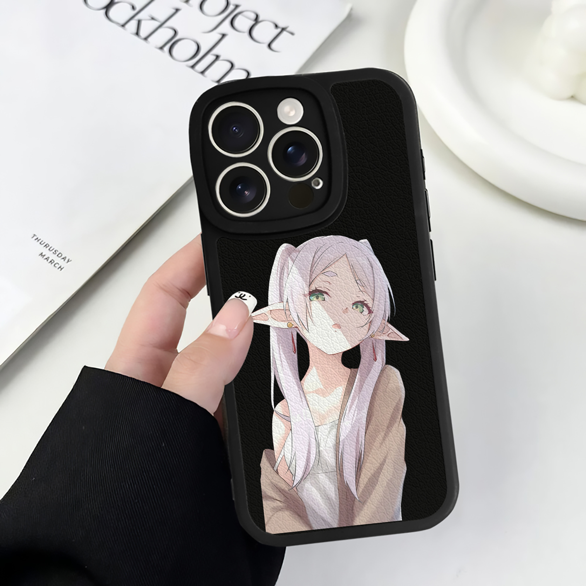 （画像用） 葬送のフリーレン Frieren 【iPhone 16シリーズ対応】シリコンスマホケース（レザー調） 材質：シリコン